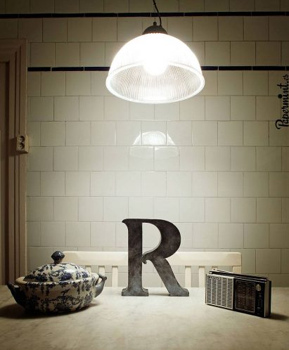 Letra estilo industrial en cocina