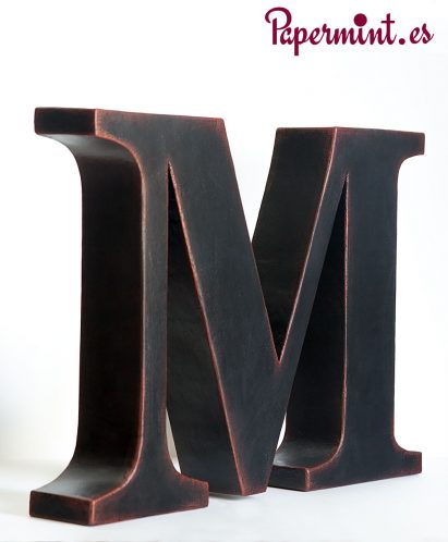 Letras industrial negra pared óxido