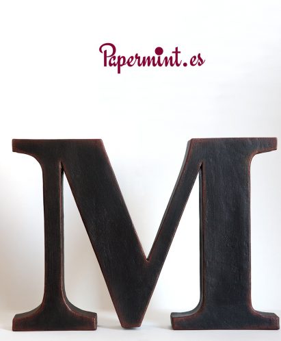 Letra M decorativa pared