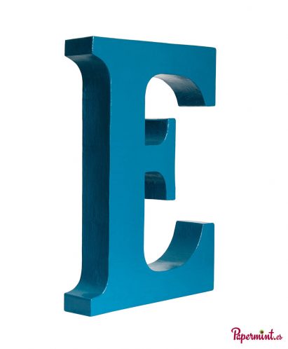 Letra decorativa azul en Papermint
