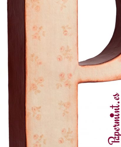 Detalle acabado letra de flores