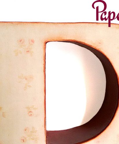 Detalle brillo y flores de letras